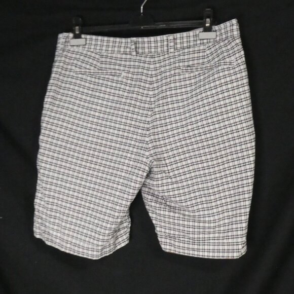 Reversible Plaid Shorts | size 36 | Button and Zipper Closure | Pockets - Picture 4 of 16